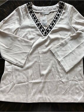 NWT Trina Turk (oyster) Cream V-Neck Embellished, Sleeve Top size M